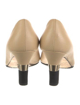 Chanel 2020 Interlocking CC Logo Pumps