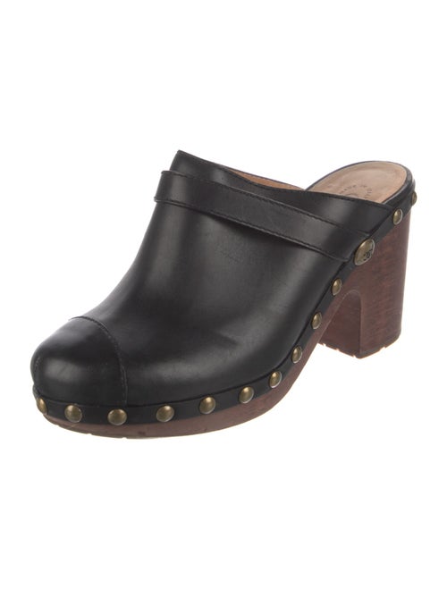 Chanel Interlocking CC Logo Leather Mules