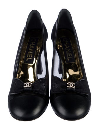 Chanel 2023 Interlocking CC Logo Pumps