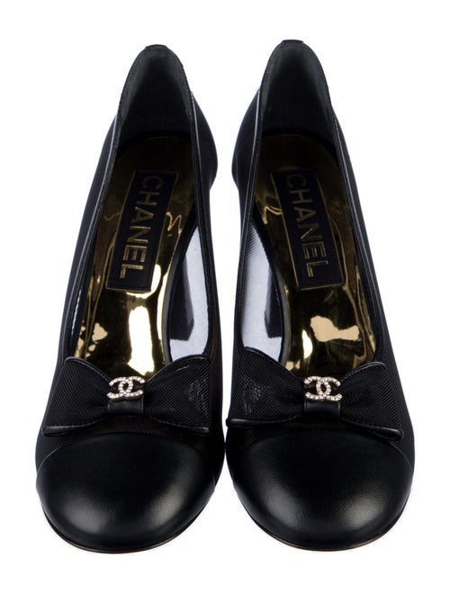 Chanel 2023 Interlocking CC Logo Pumps