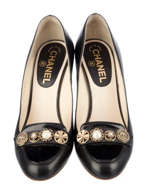 Chanel Interlocking CC Logo Lambskin Pumps