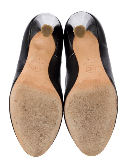 Chanel Interlocking CC Logo Lambskin Pumps