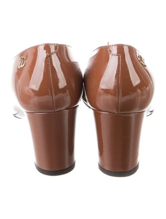 Chanel 2023 Interlocking CC Logo Pumps