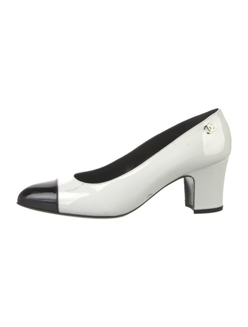 Chanel 2023 Interlocking CC Logo Pumps