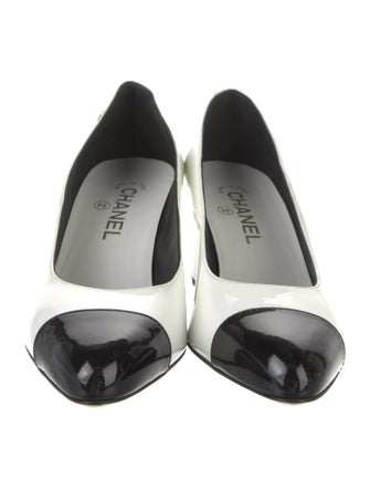 Chanel 2023 Interlocking CC Logo Pumps