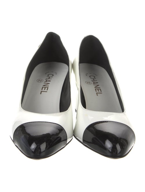 Chanel 2023 Interlocking CC Logo Pumps