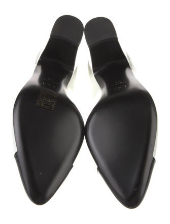 Chanel 2023 Interlocking CC Logo Pumps