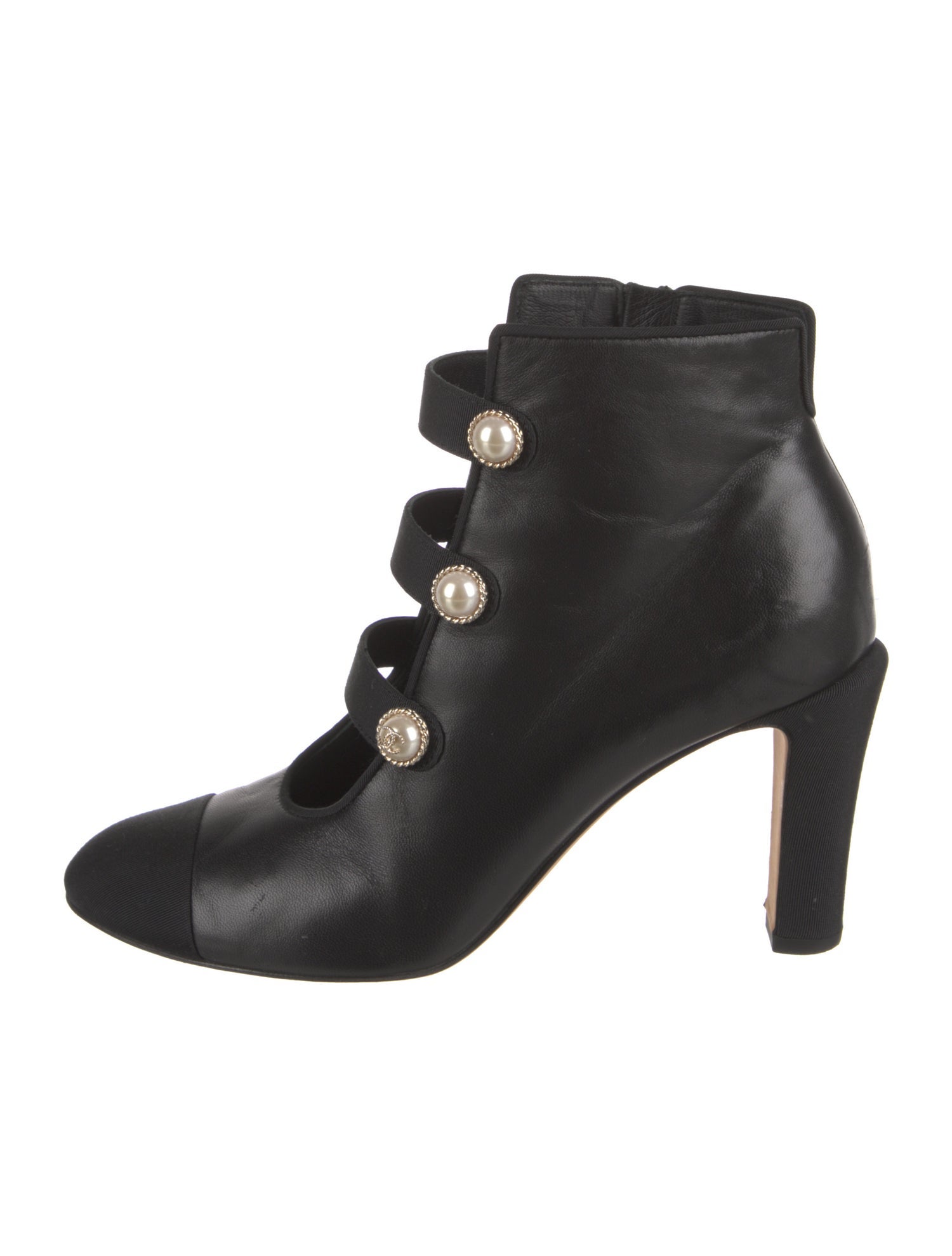 Chanel 2017 Interlocking CC Logo Pumps