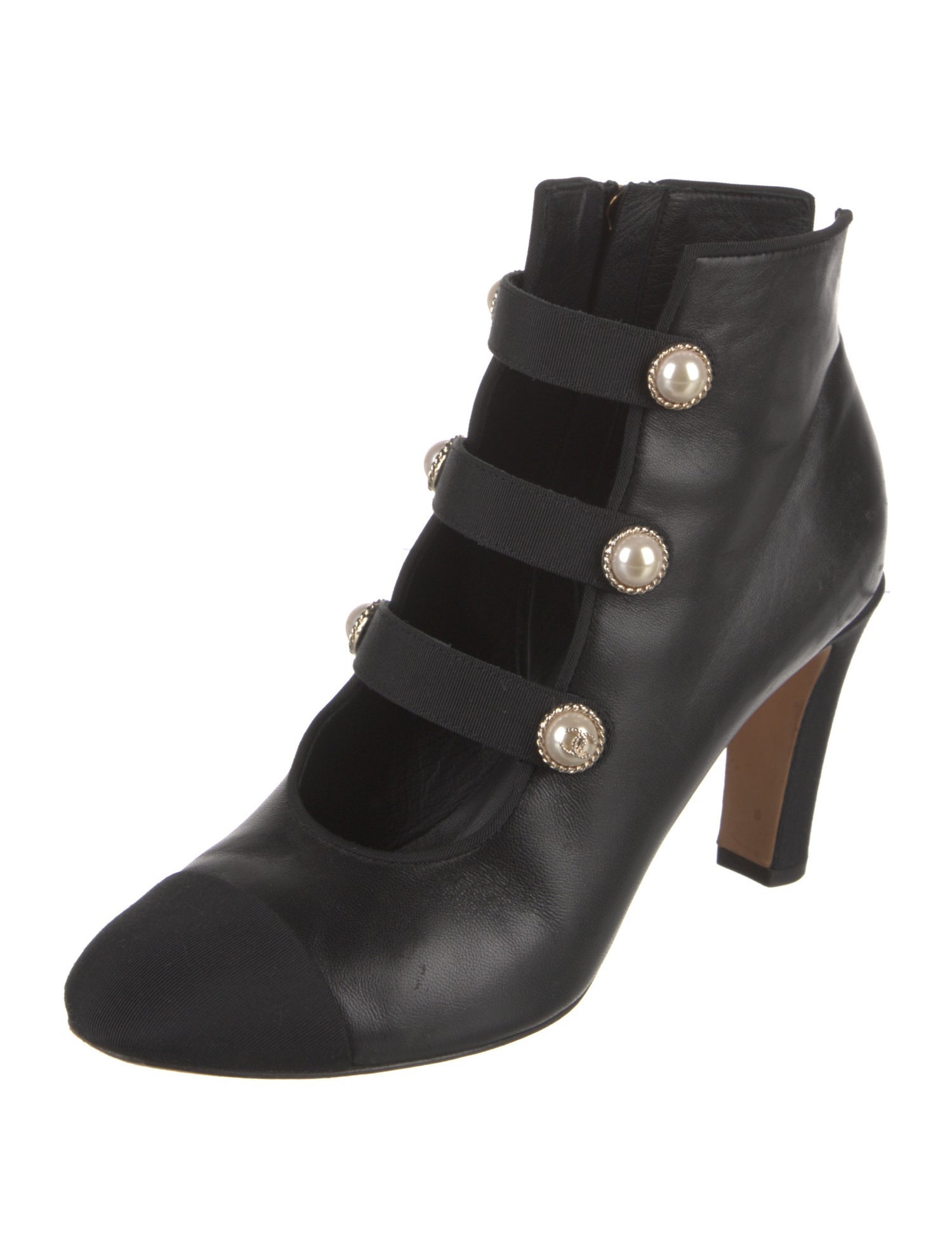 Chanel 2017 Interlocking CC Logo Pumps