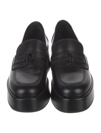 Chanel 2022 Interlocking CC Logo Pumps