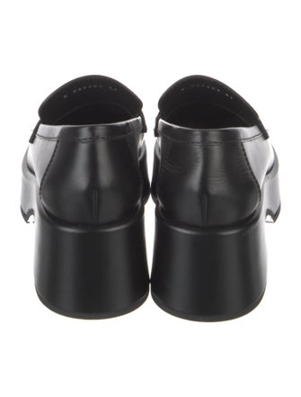 Chanel 2022 Interlocking CC Logo Pumps