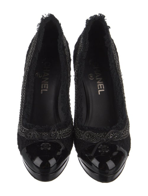 Chanel 2009 Interlocking CC Logo Pumps
