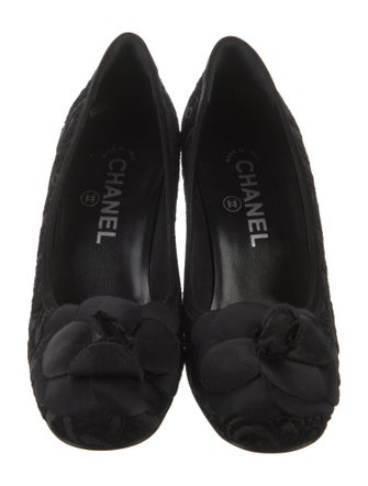 Chanel Interlocking CC Logo Velvet Pumps