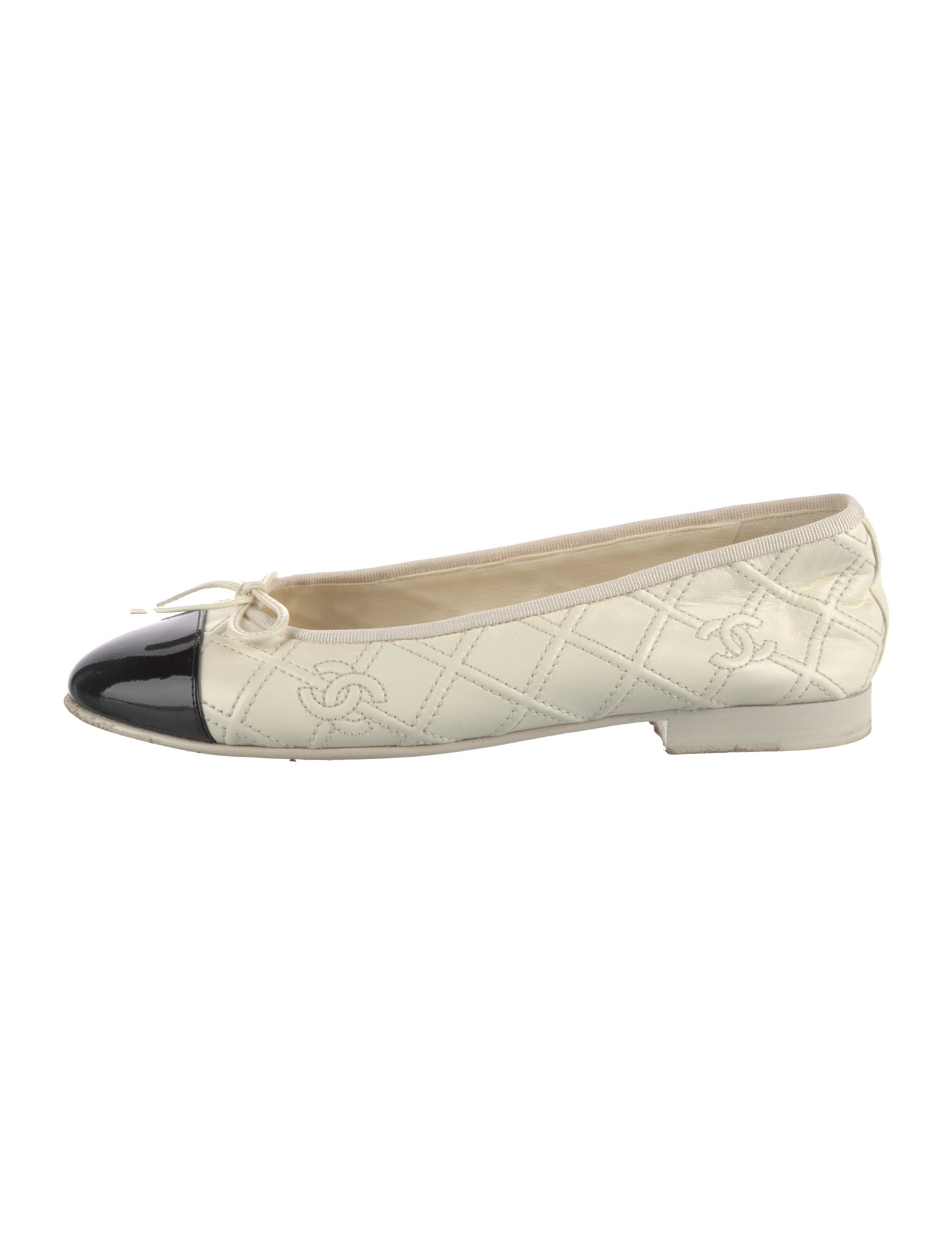 Chanel Interlocking CC Logo Leather Ballet Flats