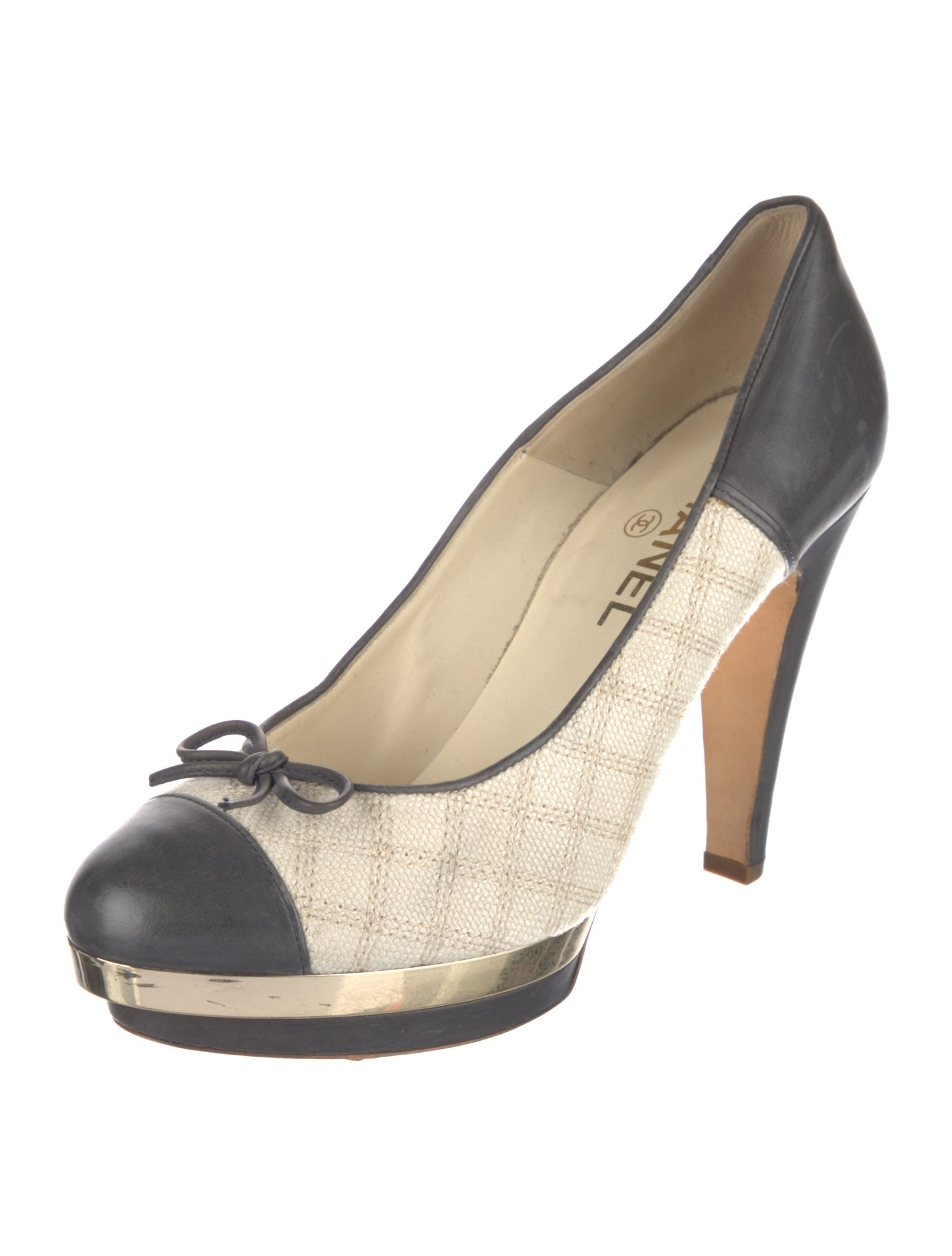 Chanel Interlocking CC Logo Tweed Pumps