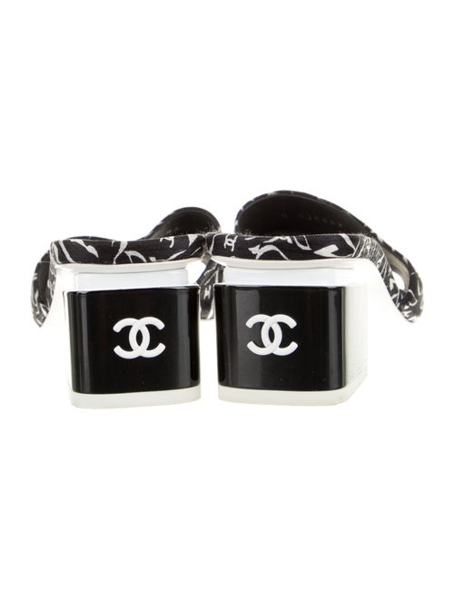 Chanel Interlocking CC Logo Slides
