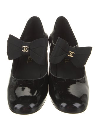 Chanel 2024 Interlocking CC Logo Pumps