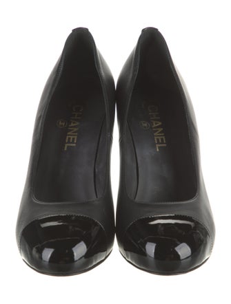 Chanel 2023 Interlocking CC Logo Pumps