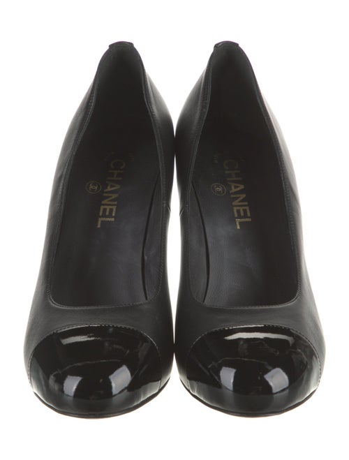 Chanel 2023 Interlocking CC Logo Pumps