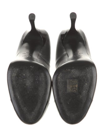 Chanel 2023 Interlocking CC Logo Pumps