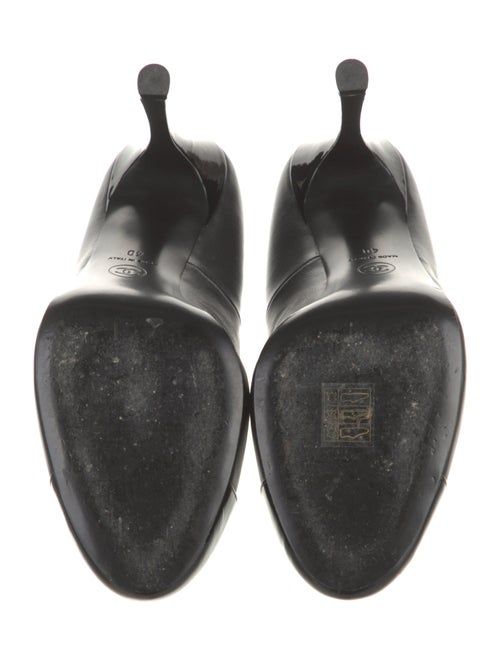 Chanel 2023 Interlocking CC Logo Pumps