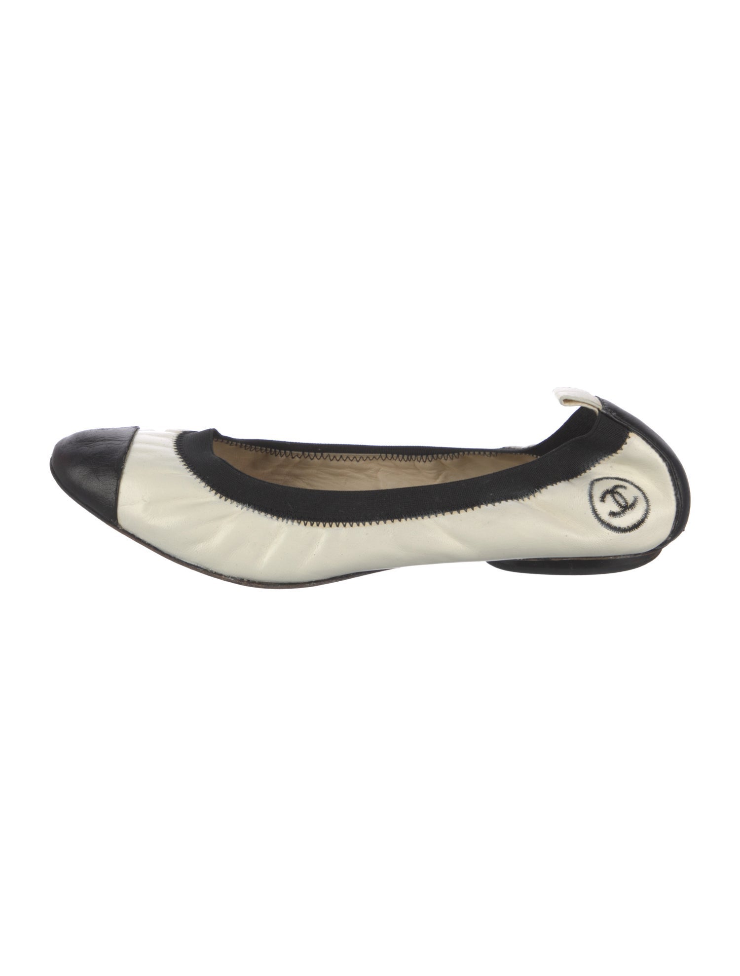 Chanel Interlocking CC Logo Leather Ballet Flats