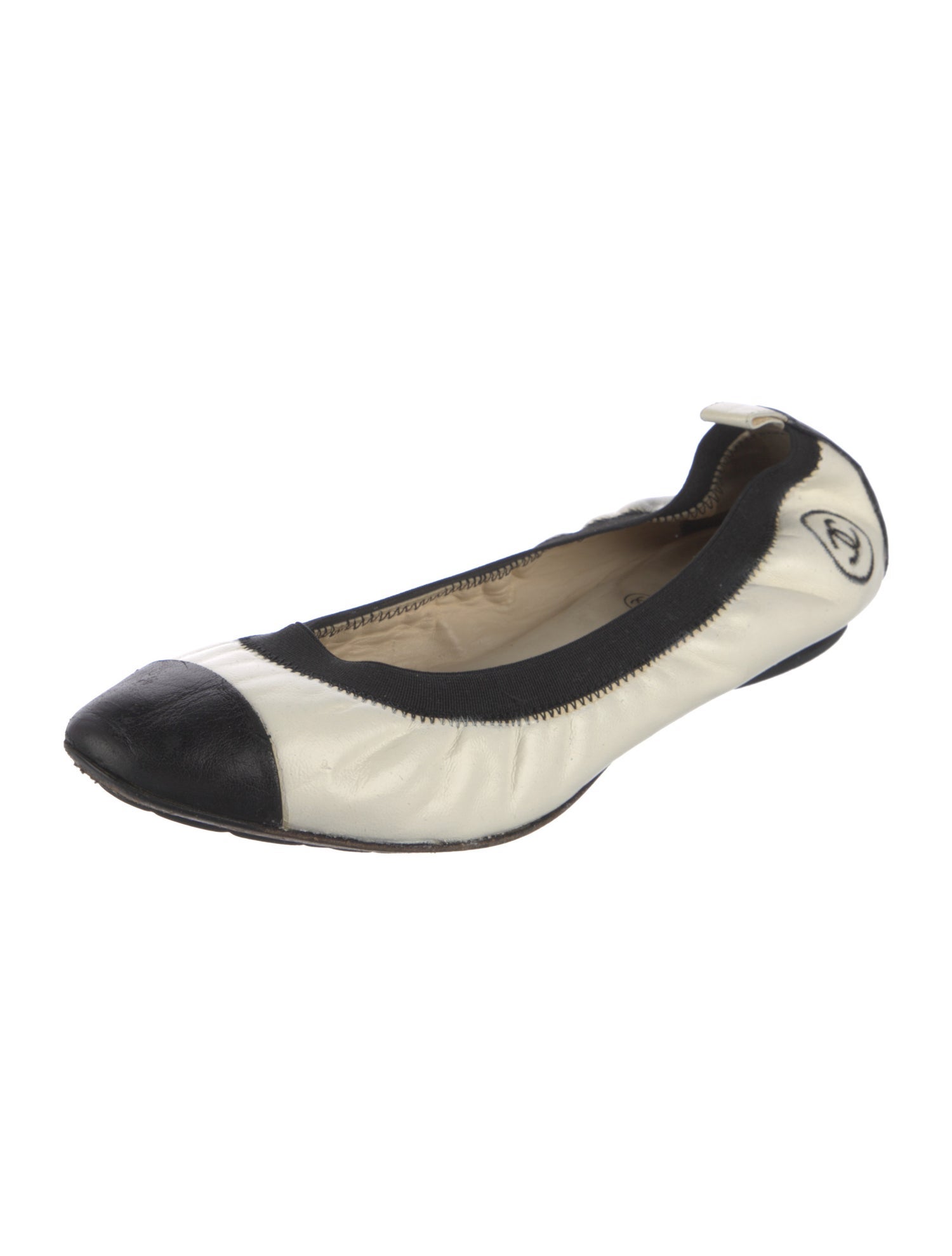 Chanel Interlocking CC Logo Leather Ballet Flats