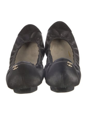 Chanel Interlocking CC Logo Leather Flats