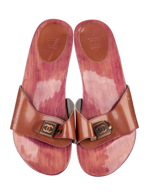 Chanel Interlocking CC Logo Patent Leather Slides