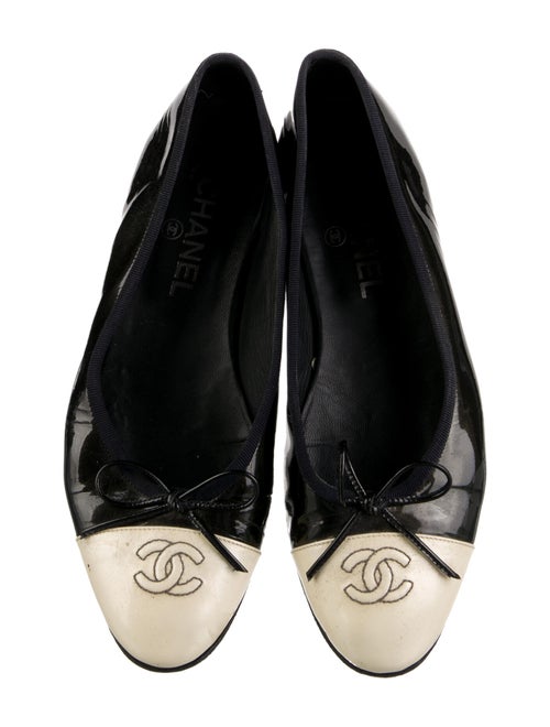 Chanel Interlocking CC Logo Patent Leather Ballet Flats