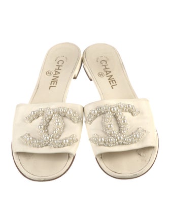Chanel 2019 Interlocking CC Logo Slides