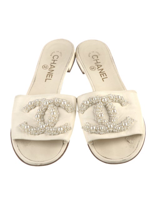 Chanel 2019 Interlocking CC Logo Slides