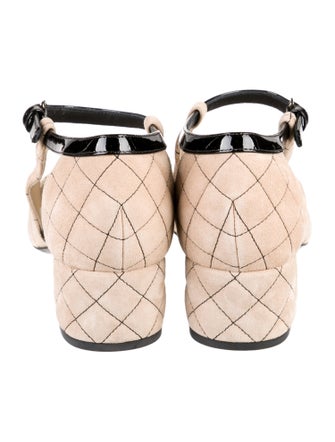 Chanel 2022 Interlocking CC Logo Slingback Pumps