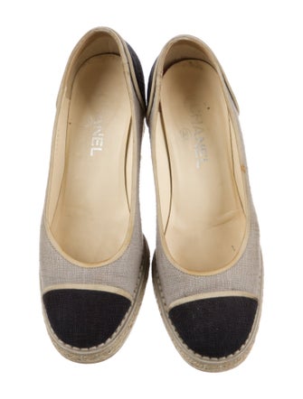 Chanel 2016 Interlocking CC Logo Pumps