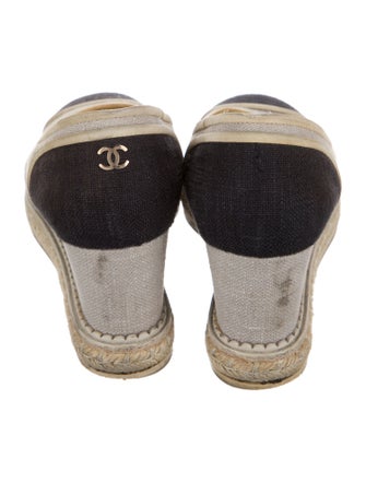 Chanel 2016 Interlocking CC Logo Pumps