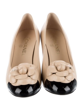 Chanel Interlocking CC Logo Leather Pumps