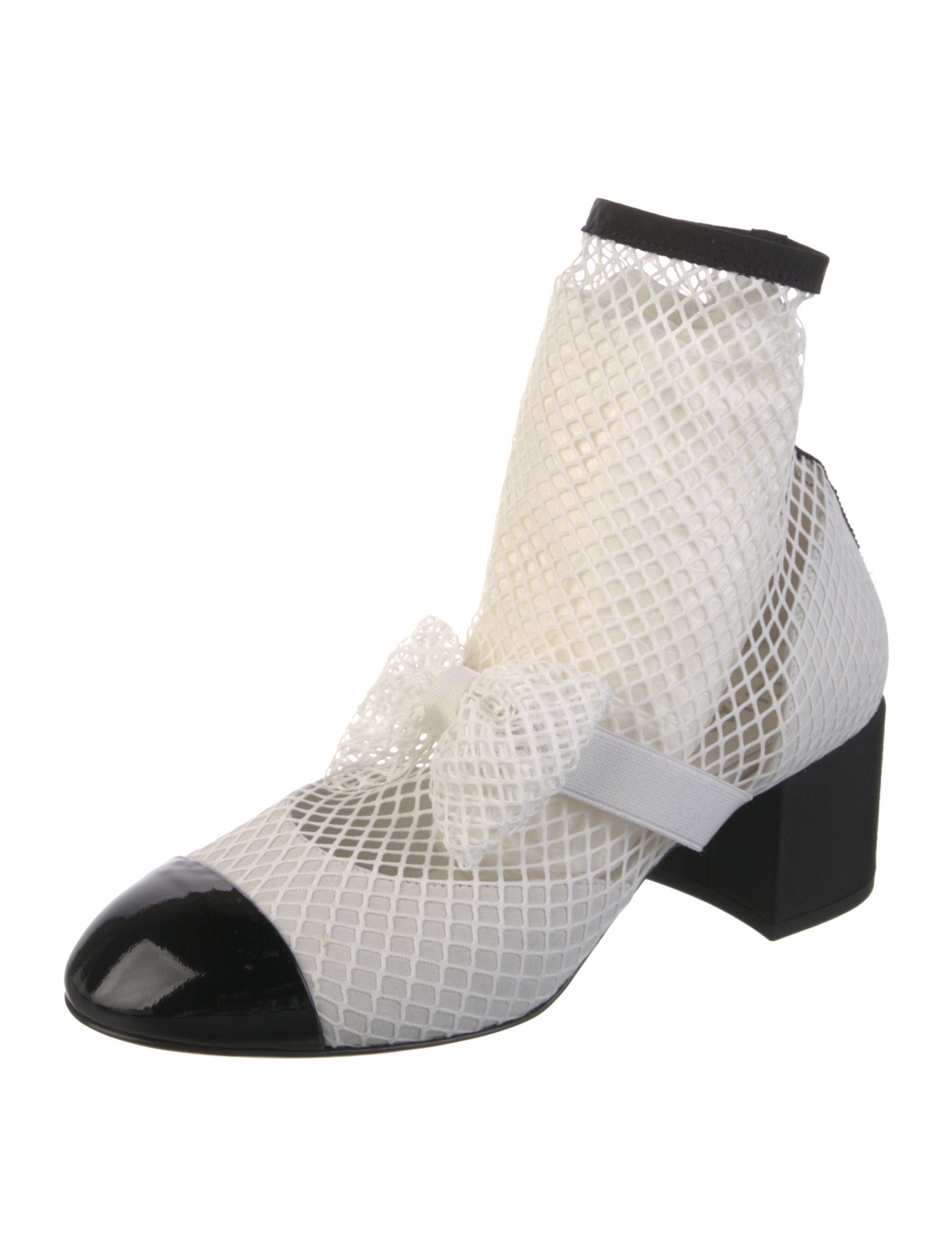 Chanel 2023 Interlocking CC Logo Pumps