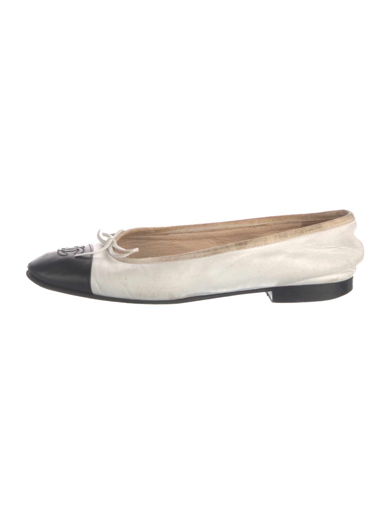 Chanel Interlocking CC Logo Leather Ballet Flats
