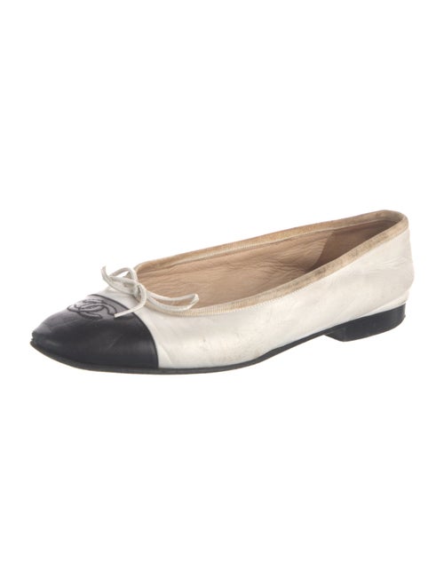 Chanel Interlocking CC Logo Leather Ballet Flats