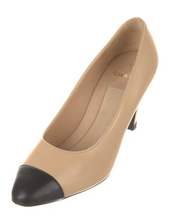 Chanel Interlocking CC Logo Leather Pumps