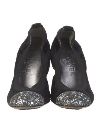 Chanel 2009 Interlocking CC Logo Pumps