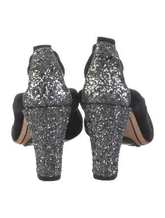 Chanel 2009 Interlocking CC Logo Pumps