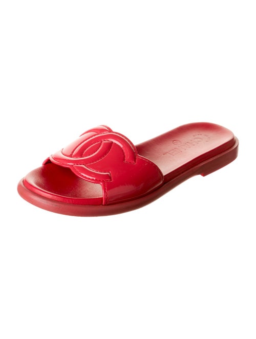Chanel Interlocking CC Logo Patent Leather Slides