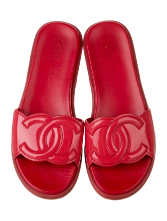 Chanel Interlocking CC Logo Patent Leather Slides