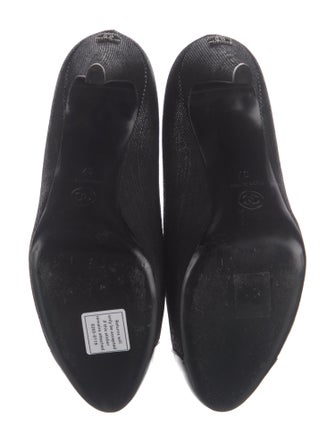 Chanel Interlocking CC Logo Suede Pumps