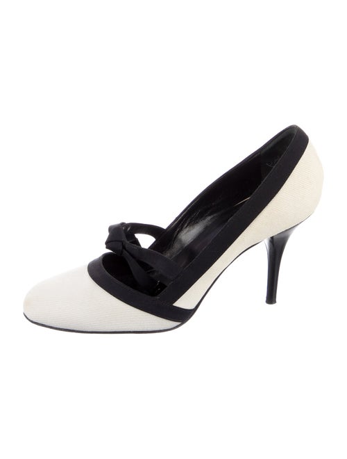 Chanel Interlocking CC Logo Grosgrain Trim Pumps