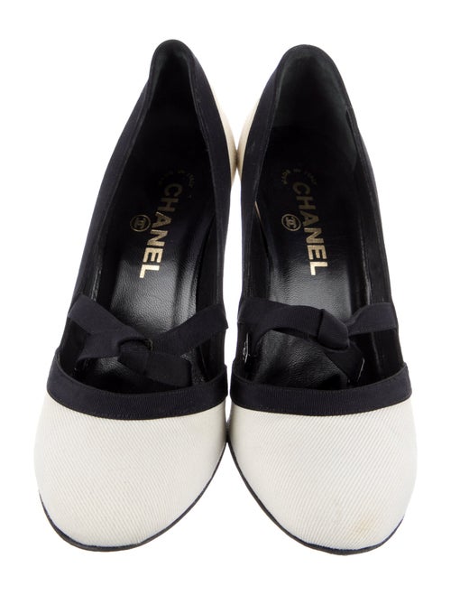 Chanel Interlocking CC Logo Grosgrain Trim Pumps