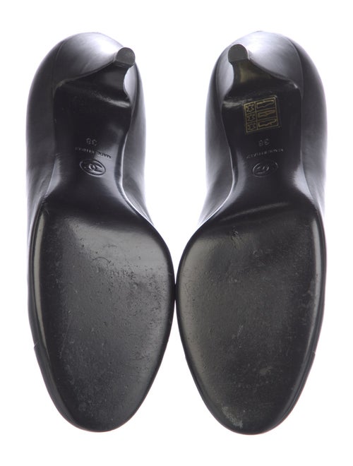 Chanel Interlocking CC Logo Leather Pumps