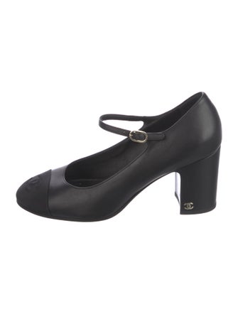 Chanel 2023 Interlocking CC Logo Pumps