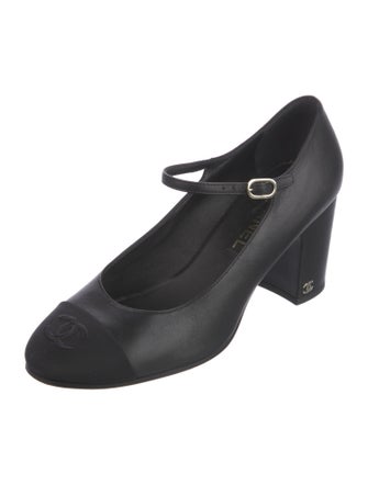 Chanel 2023 Interlocking CC Logo Pumps